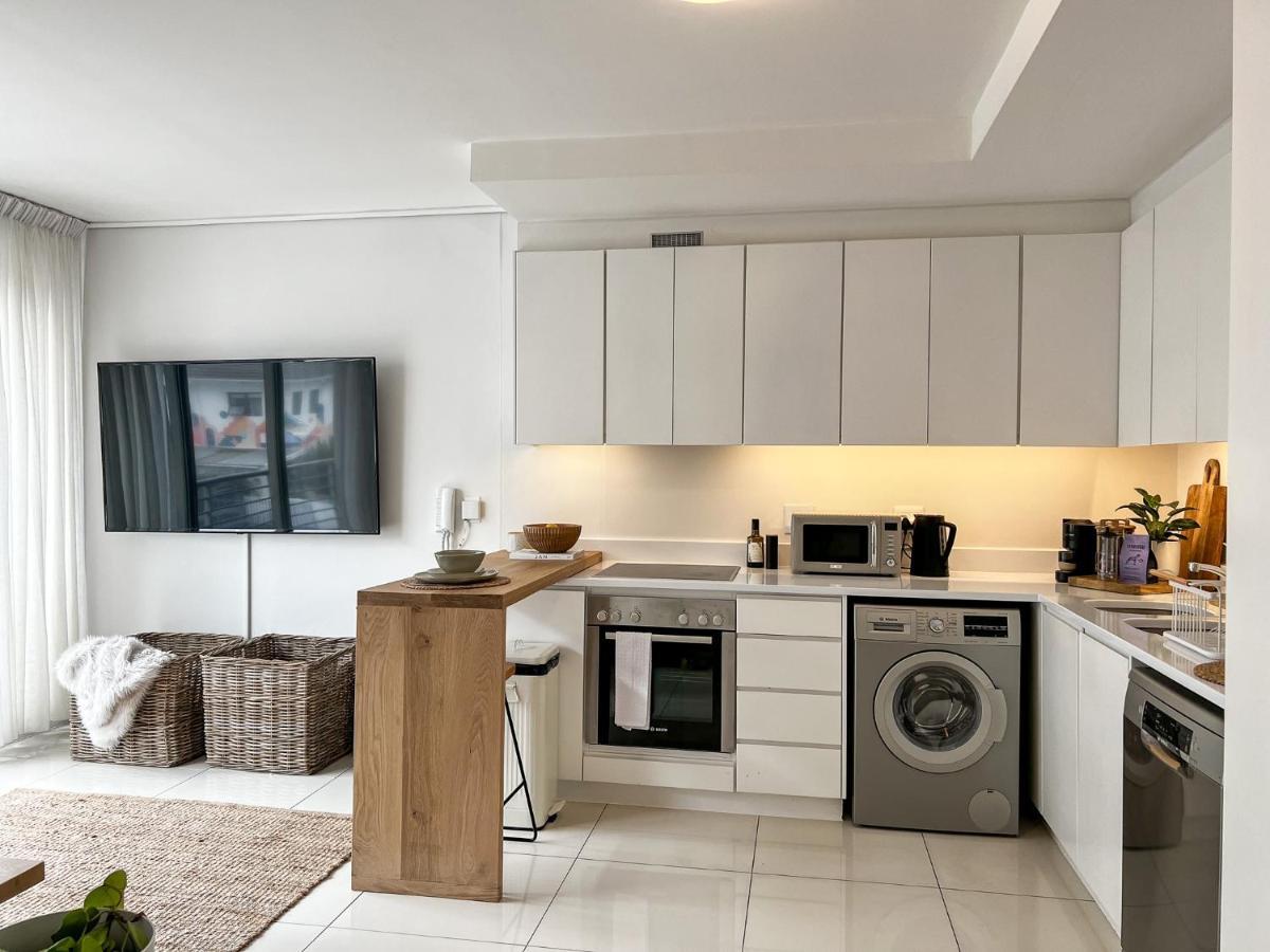 Luxury 1Br Green Point - Walk To Sea Point Promenade! Rooftop Pool, Secure Parking Cape Town Bagian luar foto